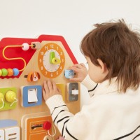 Drewniana tablica manipulacyjna sensoryczna - domek